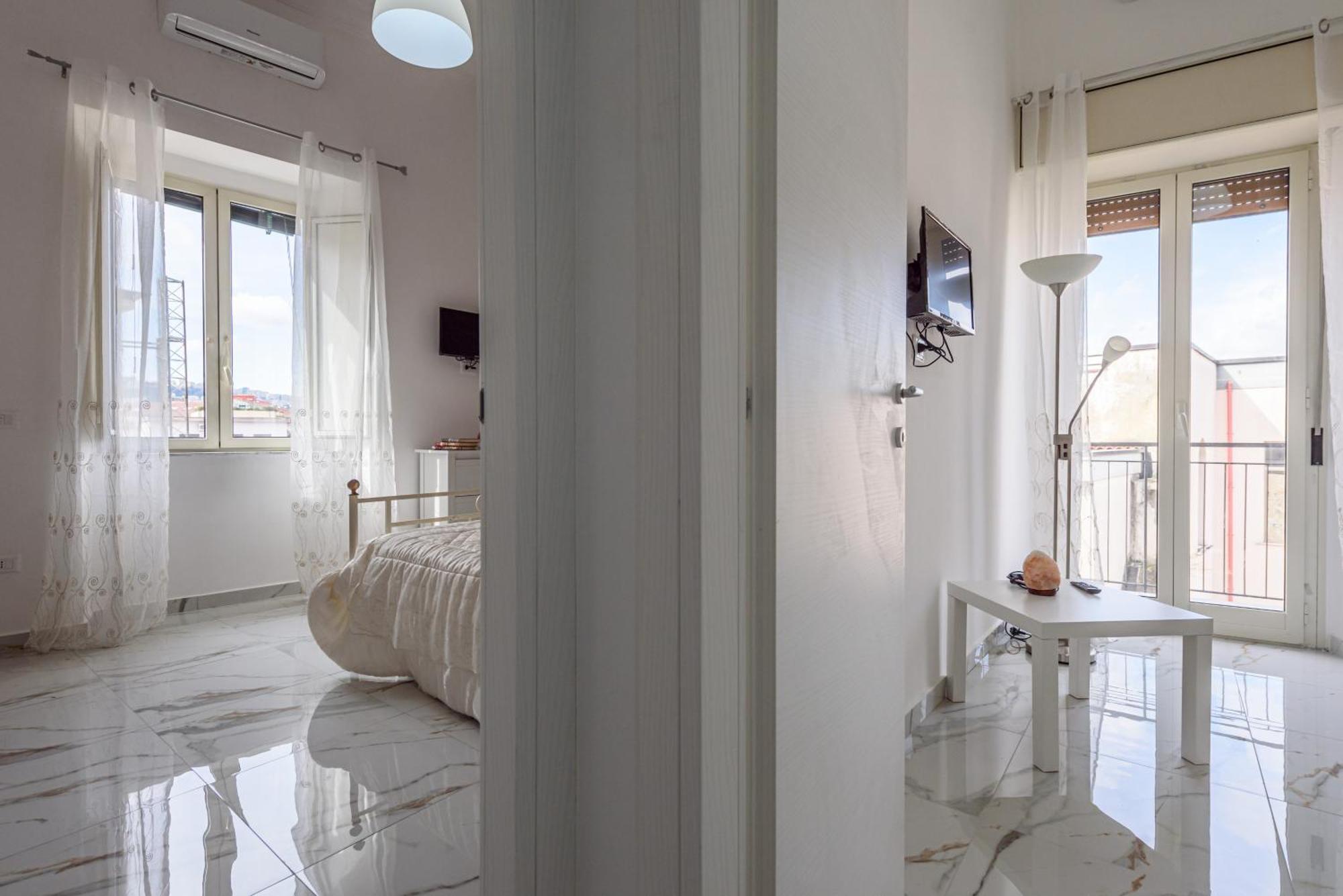 Casa Nina Apartment เนเปิลส์ ภายนอก รูปภาพ